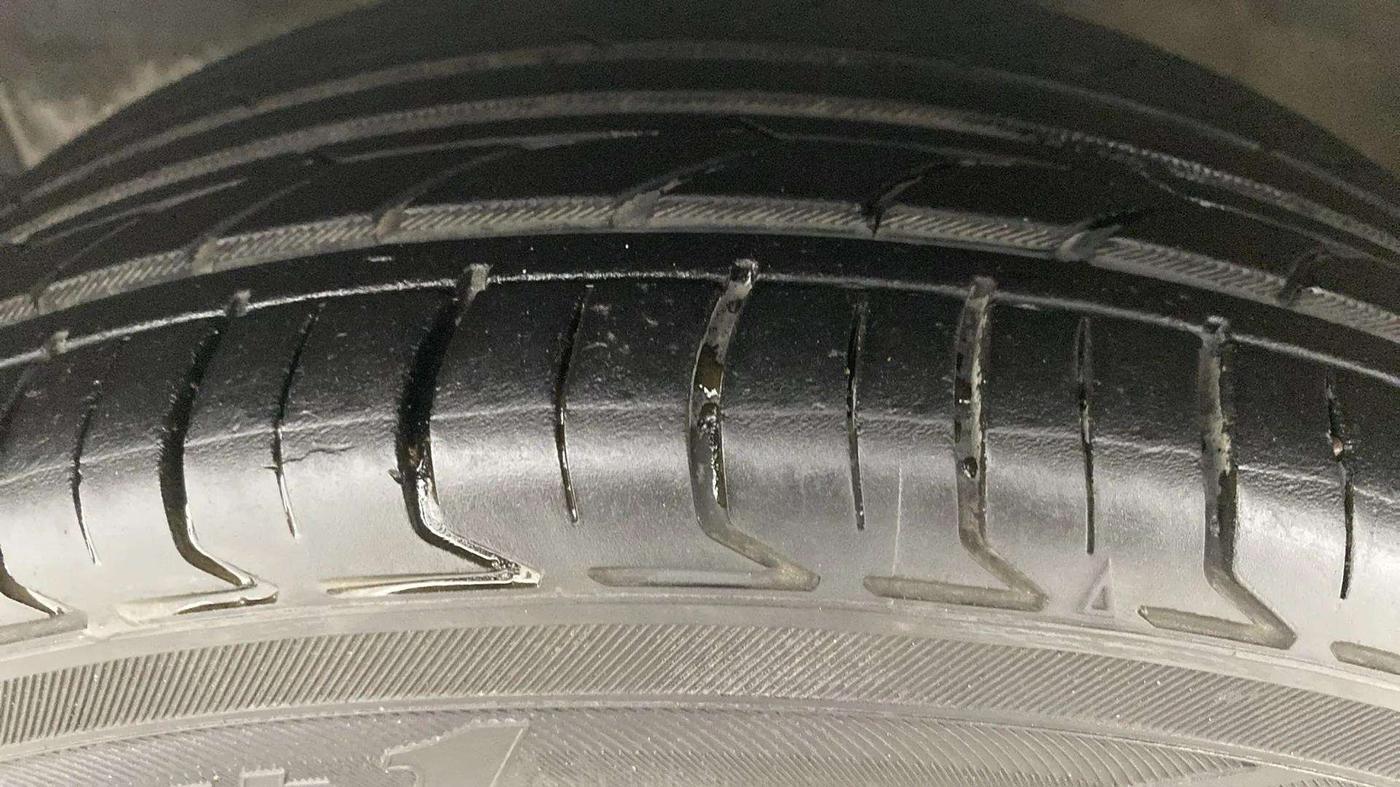 2016 Toyota Etios Liva V, Petrol, Manual, 43,830 km, Left Front Tyre Tread