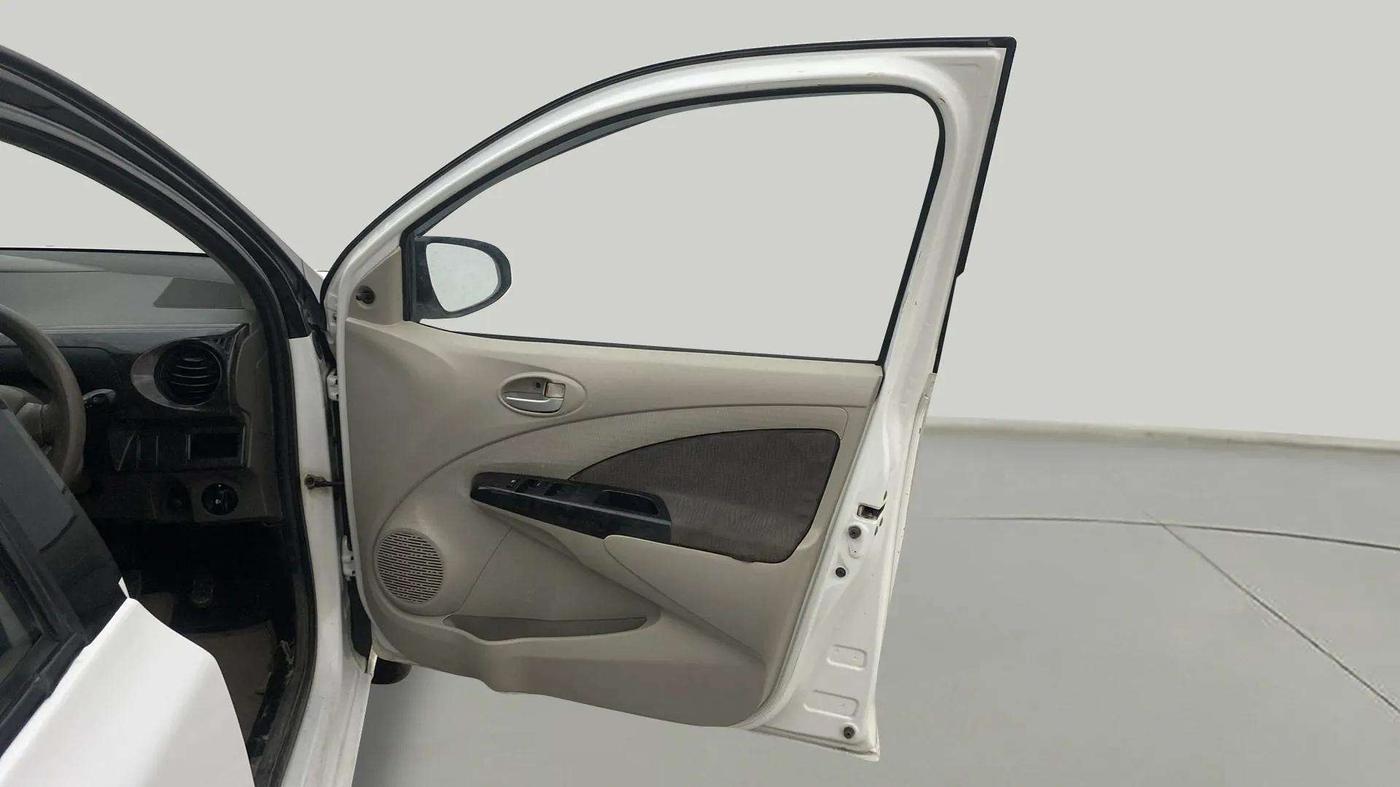 2016 Toyota Etios Liva V, Petrol, Manual, 43,830 km, RHS Front Door