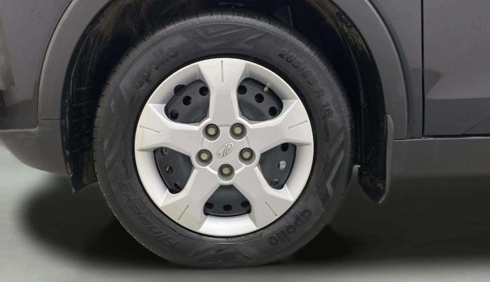 2022 Mahindra XUV300 W6 1.2 PETROL, Petrol, Manual, 14,943 km, Left Front Wheel