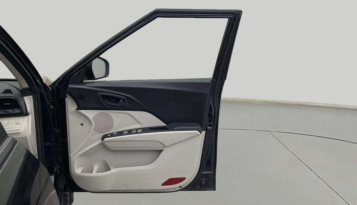 2022 Mahindra XUV300 W6 1.2 PETROL, Petrol, Manual, 14,943 km, RHS Front Door
