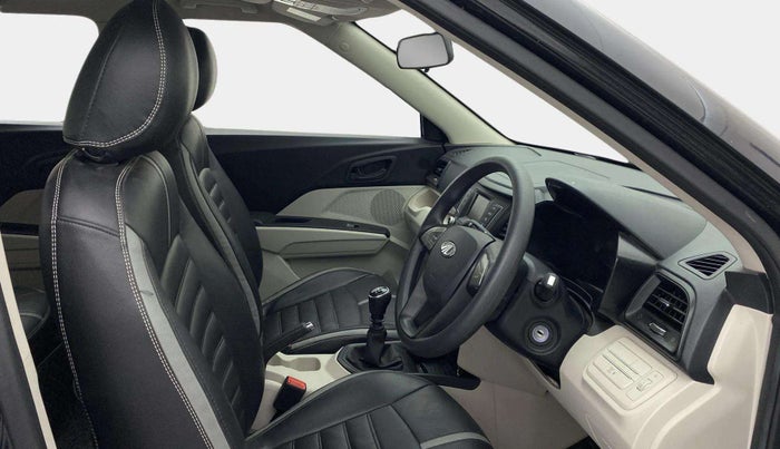 2022 Mahindra XUV300 W6 1.2 PETROL, Petrol, Manual, 14,943 km, Right Side Front Door Cabin