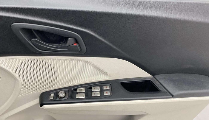 2022 Mahindra XUV300 W6 1.2 PETROL, Petrol, Manual, 14,943 km, Driver Side Door Panels Control