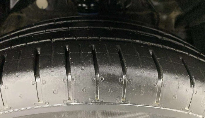2022 Mahindra XUV300 W6 1.2 PETROL, Petrol, Manual, 14,943 km, Right Front Tyre Tread