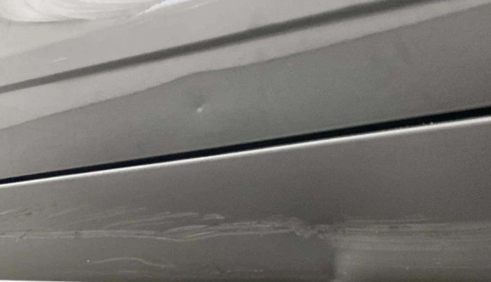 2022 Mahindra XUV300 W6 1.2 PETROL, Petrol, Manual, 14,943 km, Right running board - Cladding has minor damage