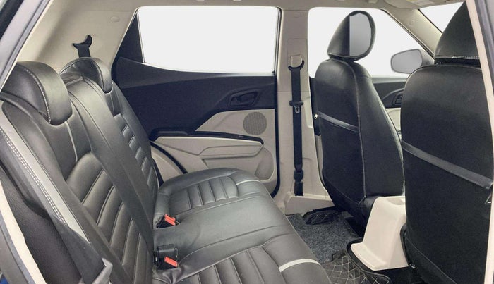 2022 Mahindra XUV300 W6 1.2 PETROL, Petrol, Manual, 14,943 km, Right Side Rear Door Cabin