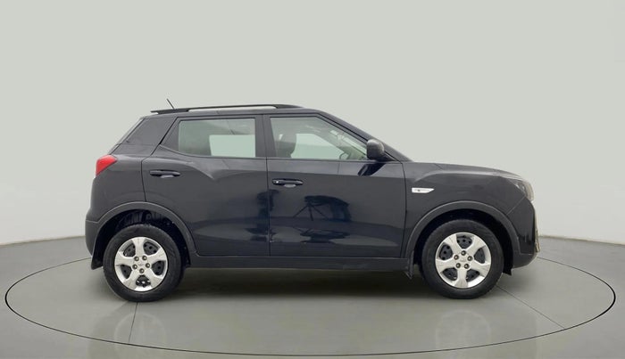 2022 Mahindra XUV300 W6 1.2 PETROL, Petrol, Manual, 14,943 km, Right Side View