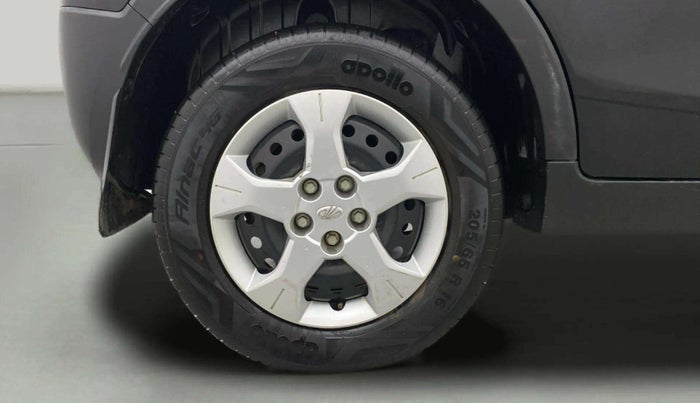 2022 Mahindra XUV300 W6 1.2 PETROL, Petrol, Manual, 14,943 km, Right Rear Wheel