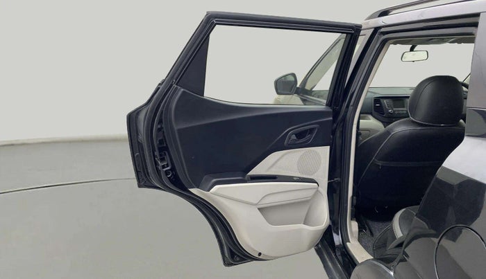 2022 Mahindra XUV300 W6 1.2 PETROL, Petrol, Manual, 14,943 km, LHS Rear Door