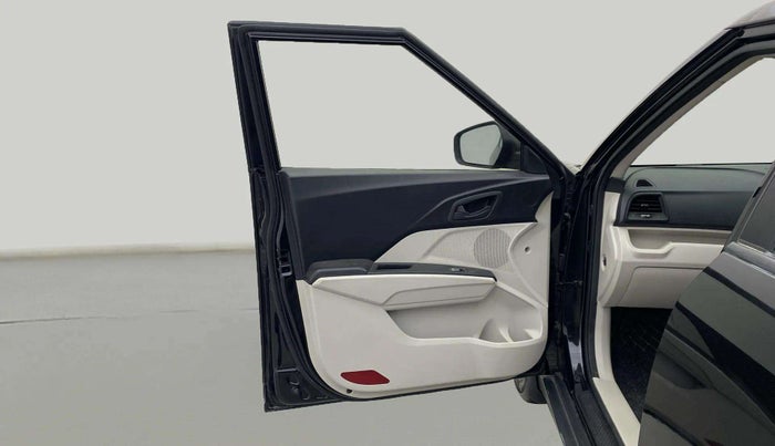 2022 Mahindra XUV300 W6 1.2 PETROL, Petrol, Manual, 14,943 km, LHS Front Door