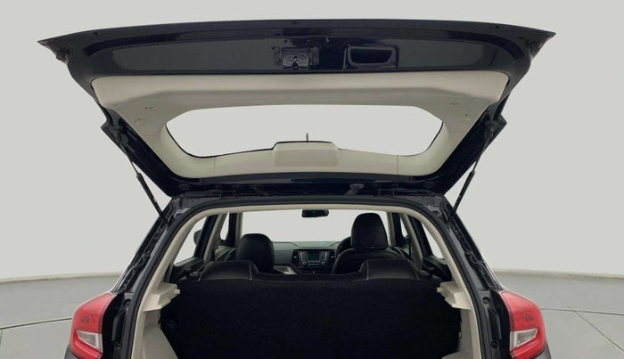 2022 Mahindra XUV300 W6 1.2 PETROL, Petrol, Manual, 14,943 km, Boot Door Open