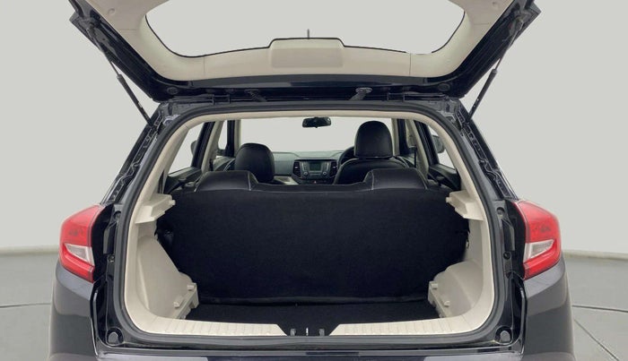 2022 Mahindra XUV300 W6 1.2 PETROL, Petrol, Manual, 14,943 km, Dicky (Boot door) - Parcel tray missing