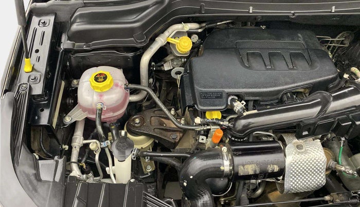 2022 Mahindra XUV300 W6 1.2 PETROL, Petrol, Manual, 14,943 km, Engine View - Right