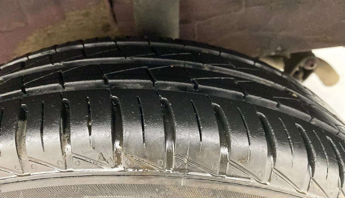 2022 Renault Kwid RXT 1.0 AMT, Petrol, Automatic, 12,158 km, Left Rear Tyre Tread