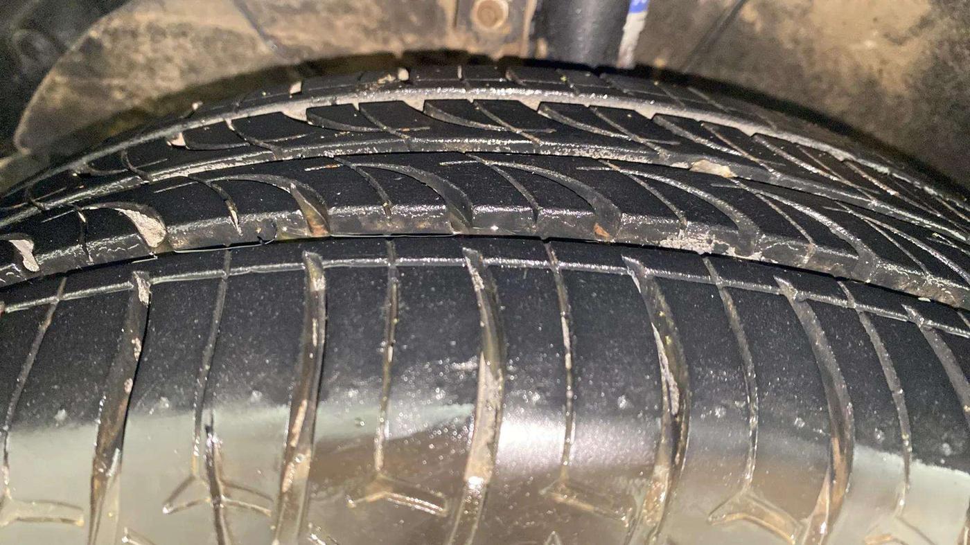 2017 Maruti Swift Dzire ZXI, Petrol, Manual, 25,431 km, Left Front Tyre Tread
