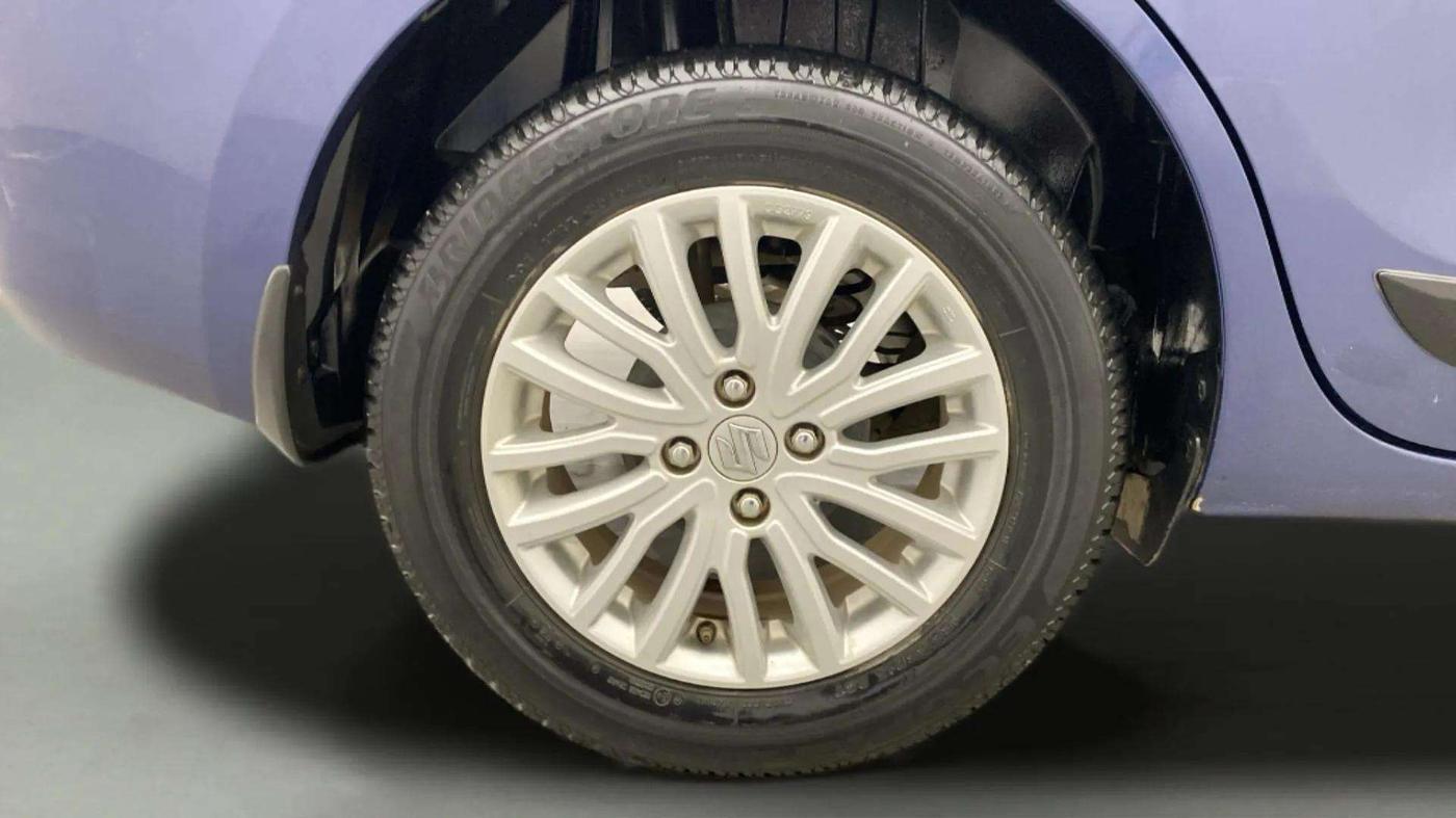 2017 Maruti Swift Dzire ZXI, Petrol, Manual, 25,431 km, Right Rear Wheel