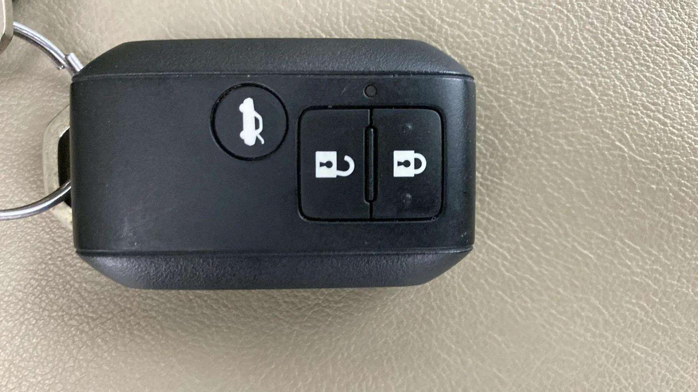 2017 Maruti Swift Dzire ZXI, Petrol, Manual, 25,431 km, Key Close Up