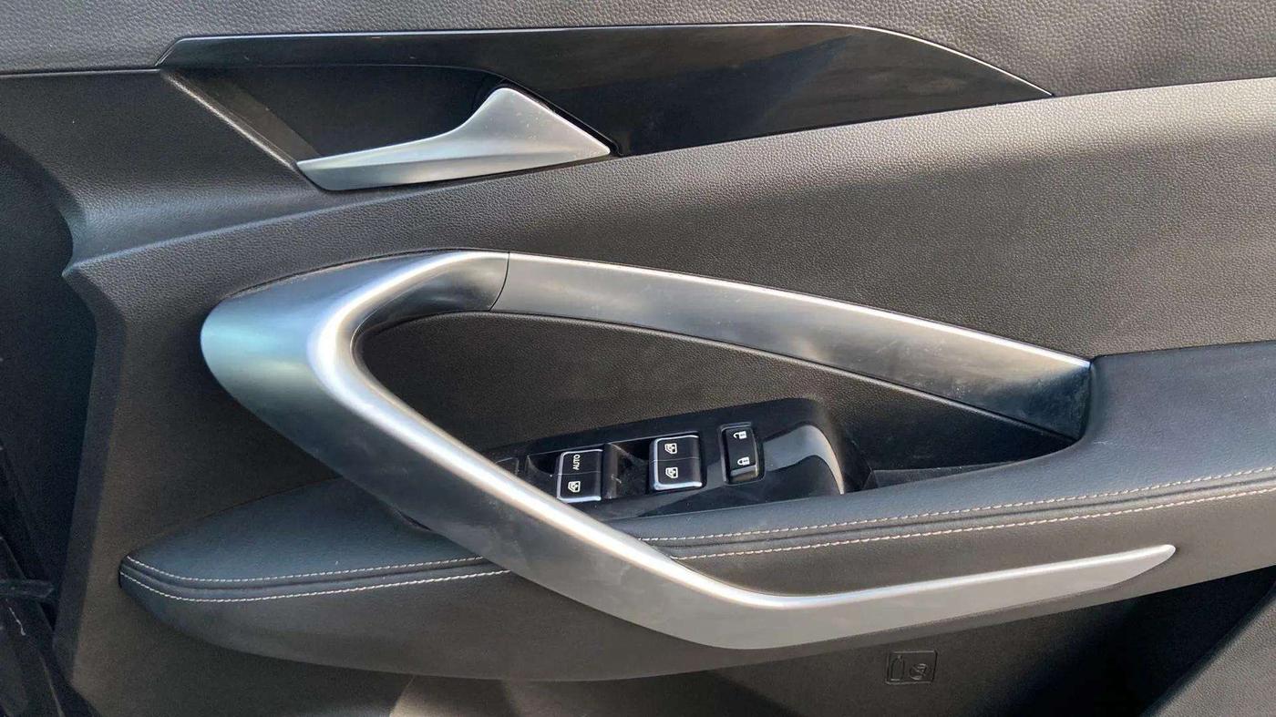 2019 MG HECTOR SHARP HYBRID 1.5 PETROL, Petrol, Manual, 14,136 km, Driver Side Door Panels Control