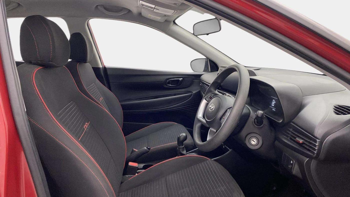 2021 Hyundai NEW I20 SPORTZ 1.2 MT DUAL TONE, Petrol, Manual, 27,068 km, Right Side Front Door Cabin
