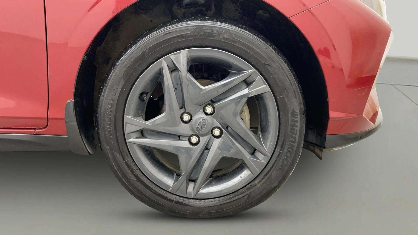 2021 Hyundai NEW I20 SPORTZ 1.2 MT DUAL TONE, Petrol, Manual, 27,068 km, Right Front Wheel