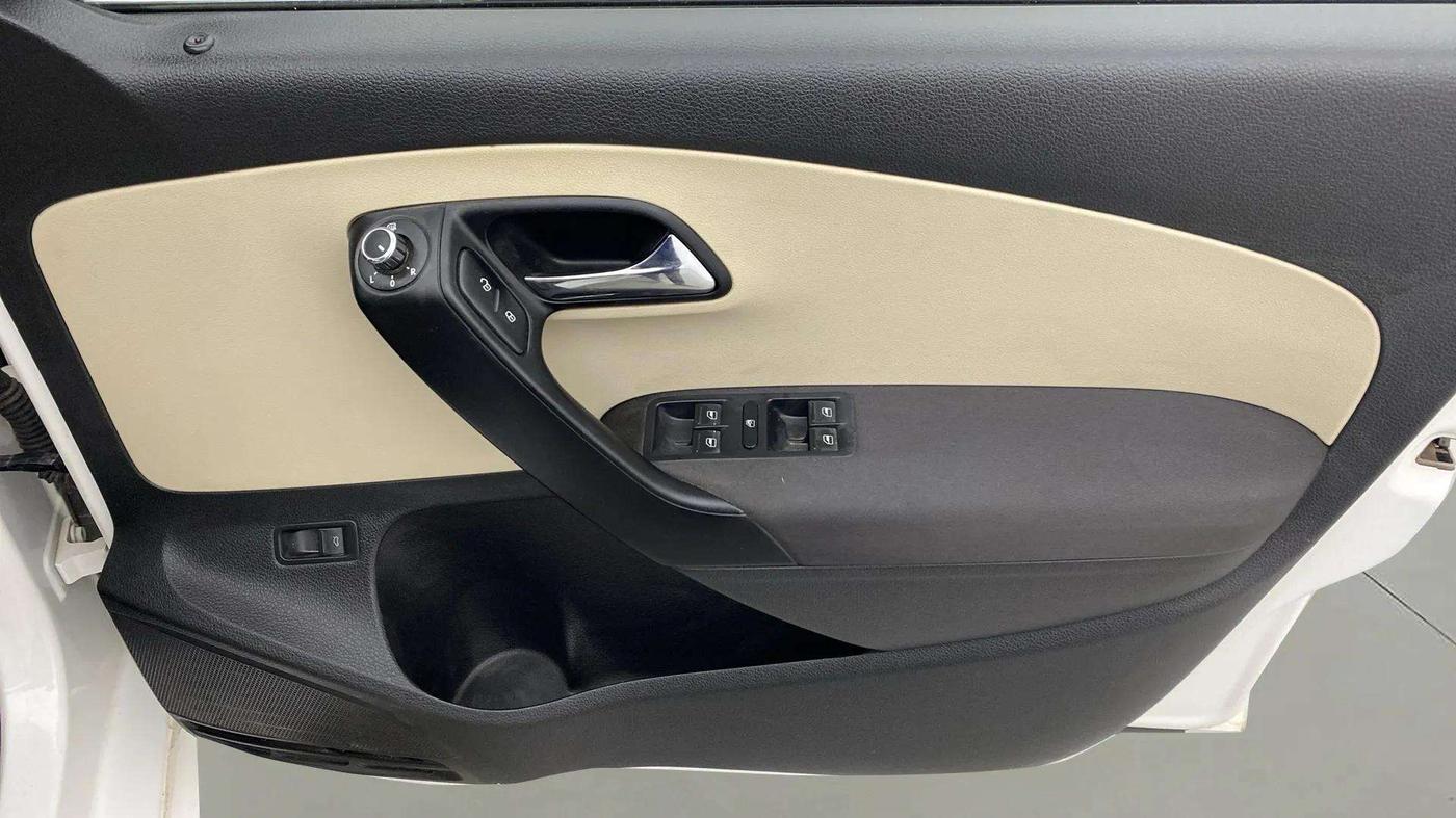 2021 Skoda Rapid AMBITION AT TSI, Petrol, Automatic, 36,537 km, Driver Side Door Panels Control