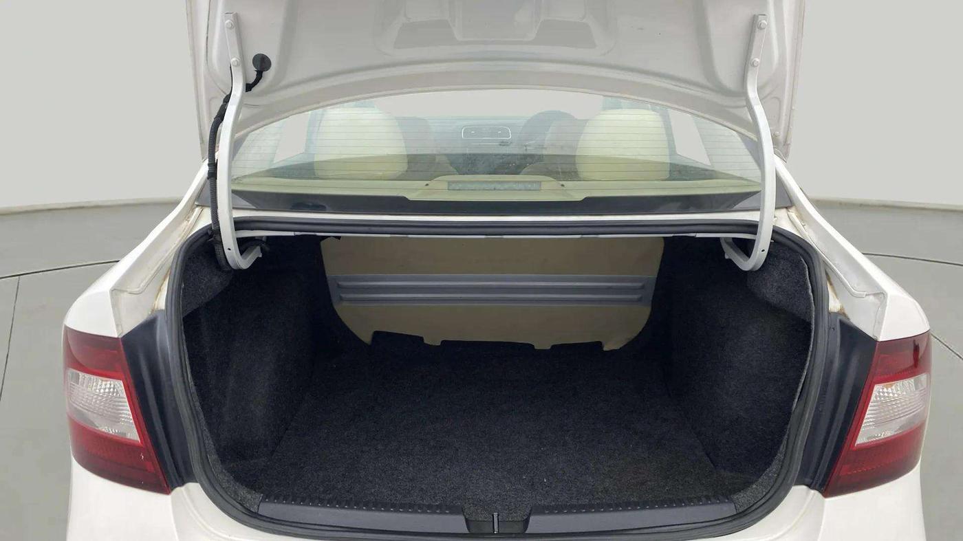 2021 Skoda Rapid AMBITION AT TSI, Petrol, Automatic, 36,537 km, Boot Inside