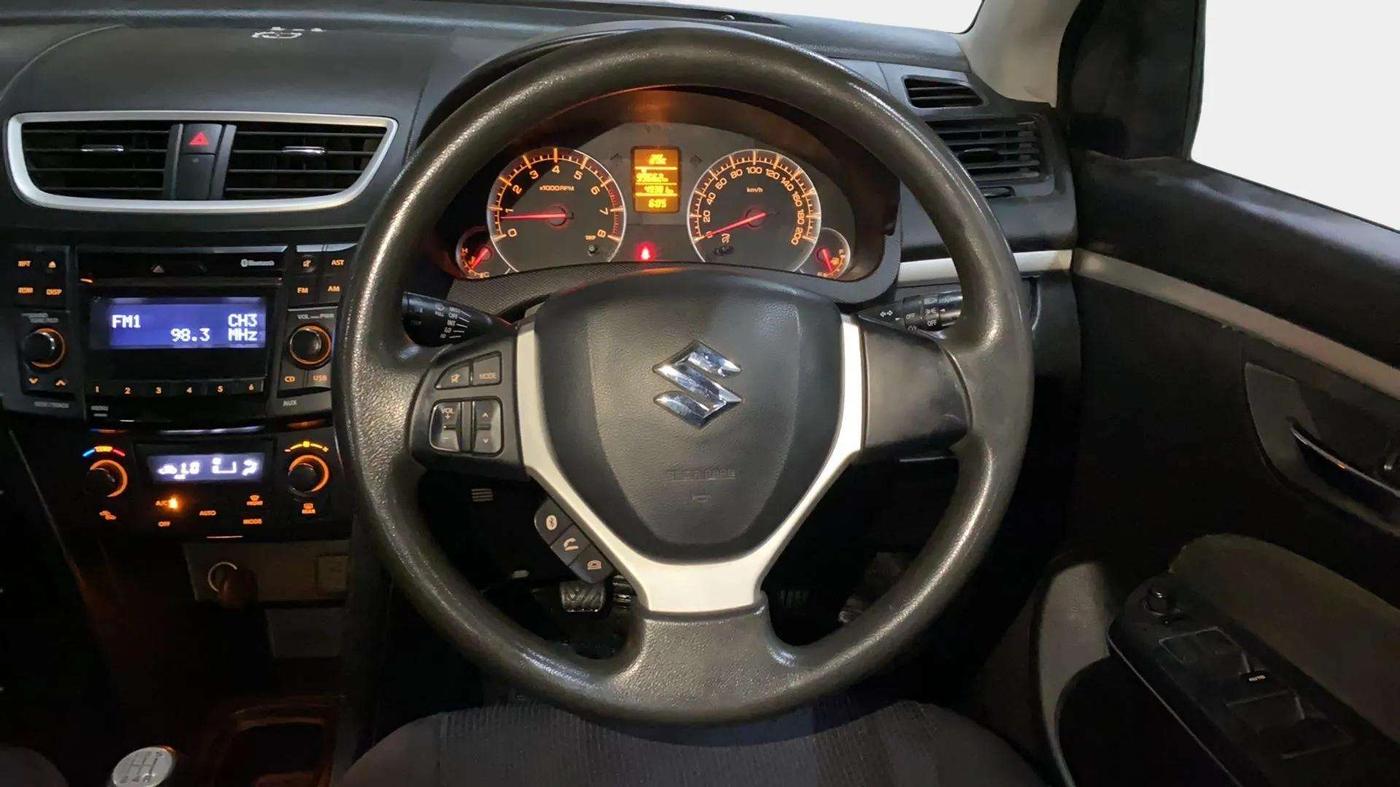 2015 Maruti Swift ZXI, Petrol, Manual, 49,527 km, Steering Wheel Close Up