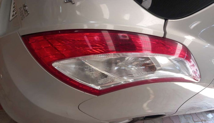 2015 Maruti Swift ZXI, Petrol, Manual, 49,387 km, Right tail light - Minor damage