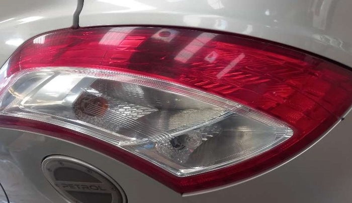 2015 Maruti Swift ZXI, Petrol, Manual, 49,387 km, Left tail light - Minor damage