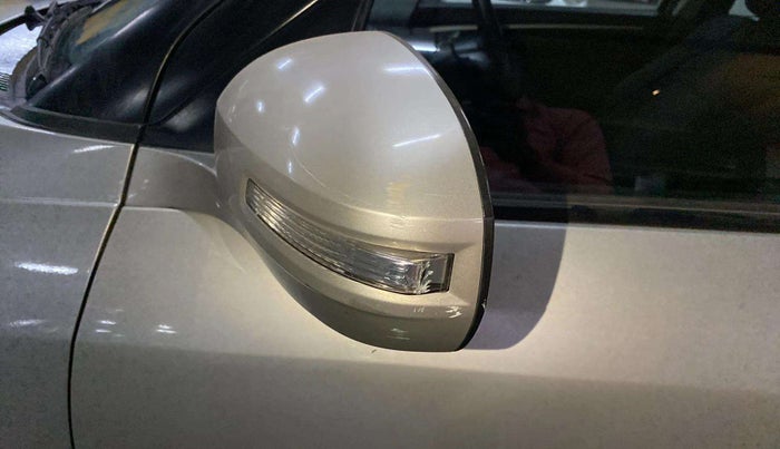 2015 Maruti Swift ZXI, Petrol, Manual, 49,387 km, Left rear-view mirror - Indicator light has minor damage