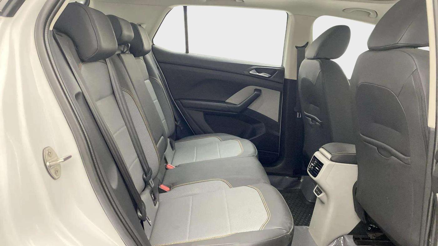 2022 Skoda KUSHAQ STYLE 1.5L TSI MT, Petrol, Manual, 13,909 km, Right Side Rear Door Cabin