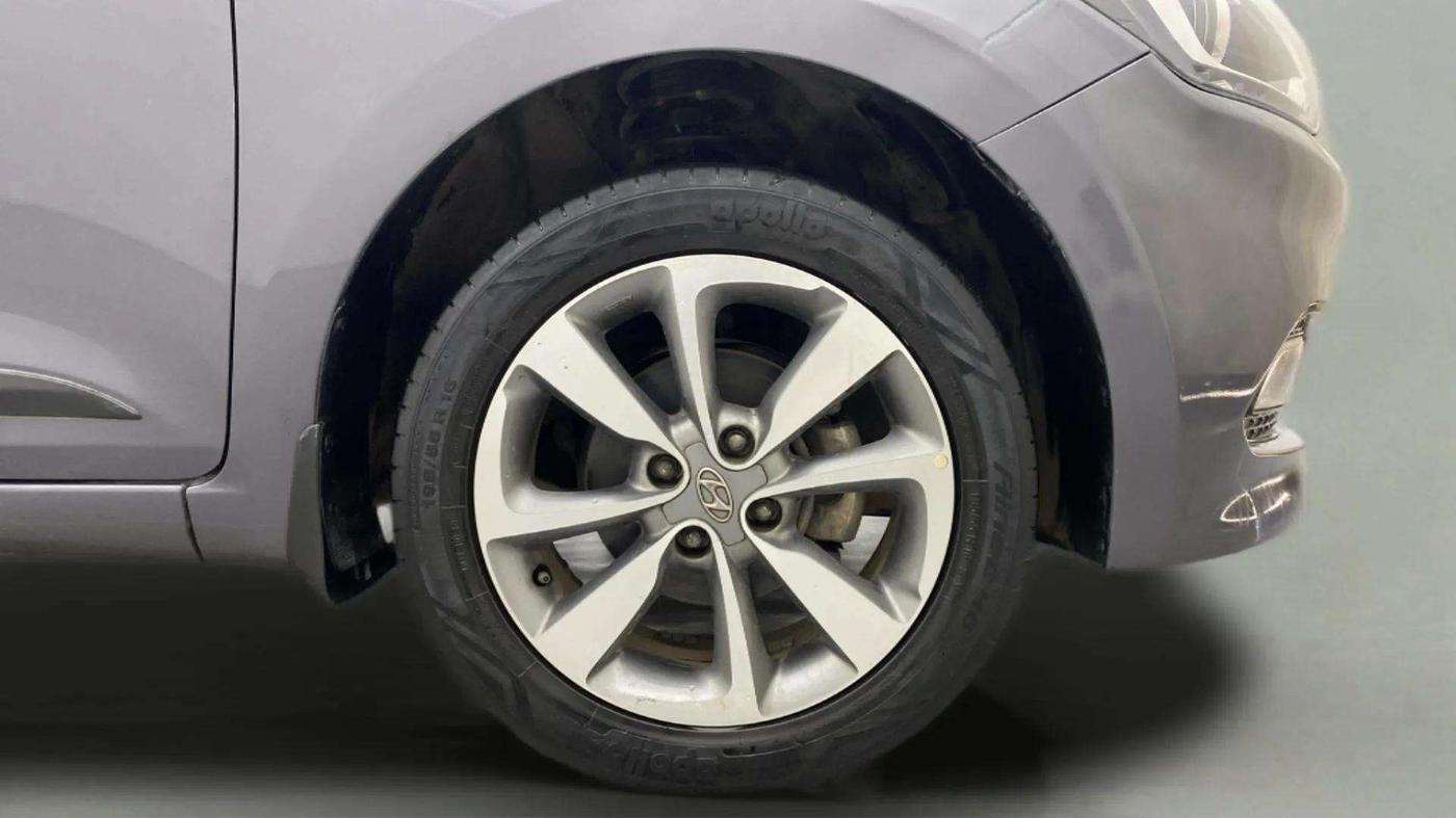 2017 Hyundai Elite i20 ASTA 1.2 (O), Petrol, Manual, 46,943 km, Right Front Wheel