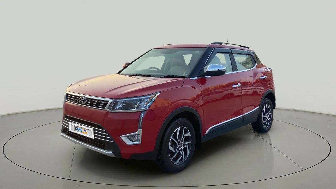 2022 Mahindra XUV300 W8 (O) 1.2 PETROL AMT, Petrol, Automatic, 31,690 km, Left Front Diagonal