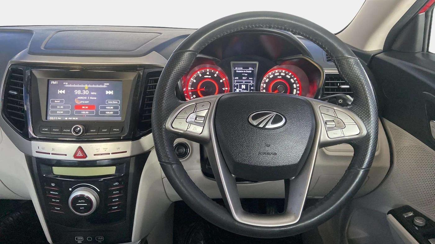 2022 Mahindra XUV300 W8 (O) 1.2 PETROL AMT, Petrol, Automatic, 31,690 km, Steering Wheel Close Up