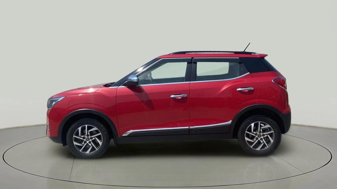 2022 Mahindra XUV300 W8 (O) 1.2 PETROL AMT, Petrol, Automatic, 31,690 km, Left Side