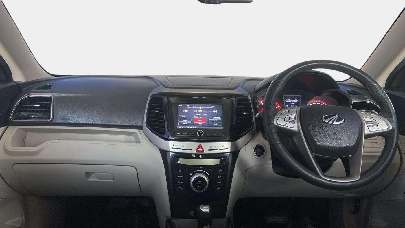2022 Mahindra XUV300 W8 (O) 1.2 PETROL AMT, Petrol, Automatic, 31,690 km, Dashboard