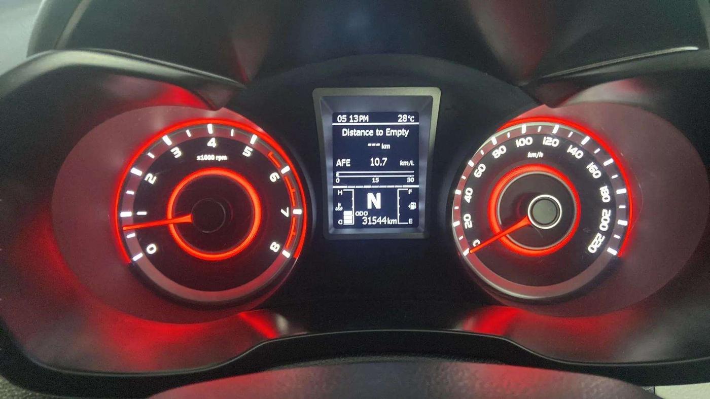 2022 Mahindra XUV300 W8 (O) 1.2 PETROL AMT, Petrol, Automatic, 31,690 km, Odometer Image