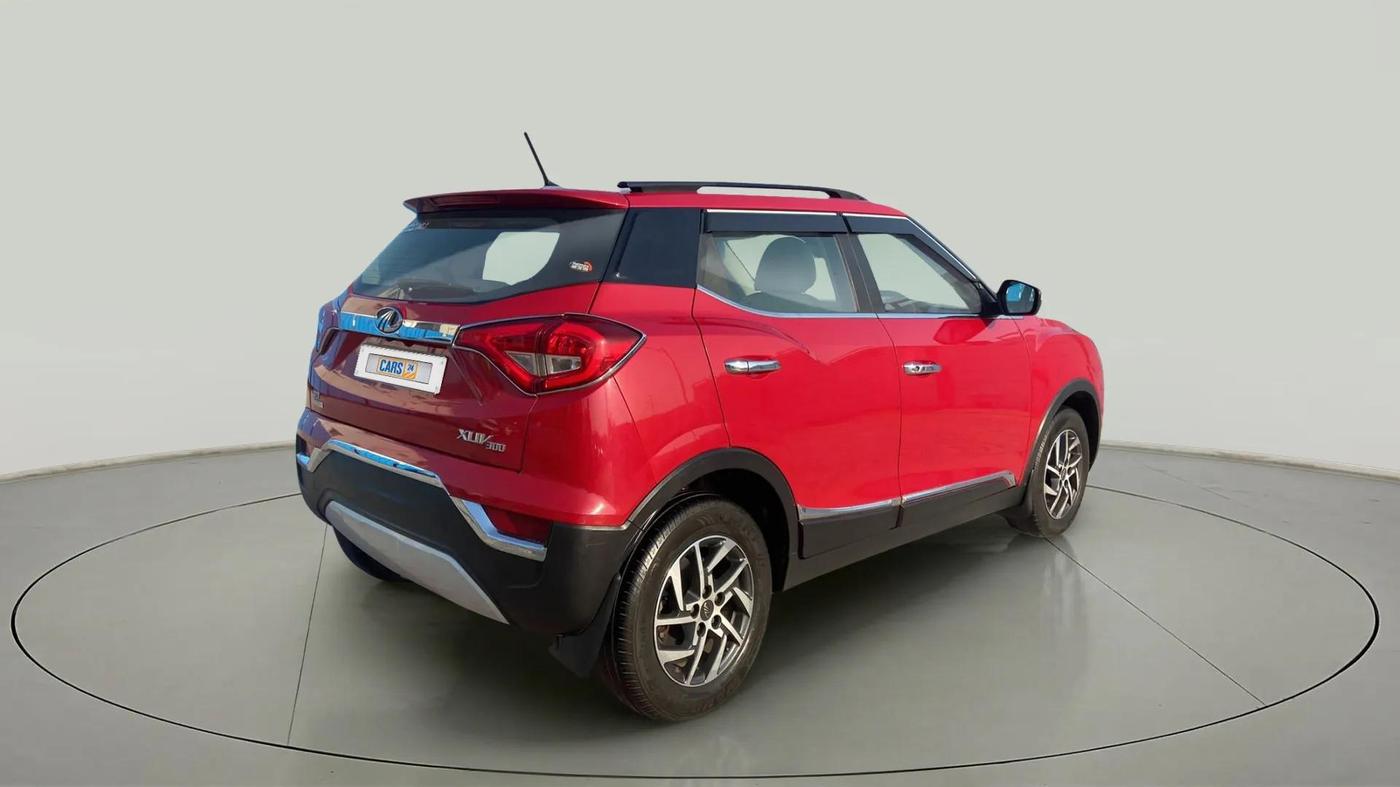 2022 Mahindra XUV300 W8 (O) 1.2 PETROL AMT, Petrol, Automatic, 31,690 km, Right Back Diagonal