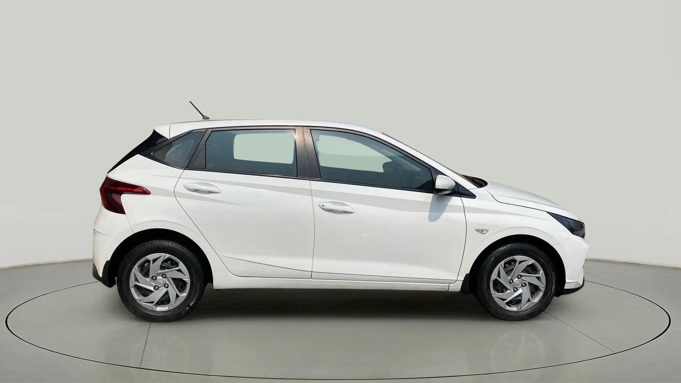2021 Hyundai NEW I20 MAGNA 1.2 MT, Petrol, Manual, 33,601 km, Right Side View