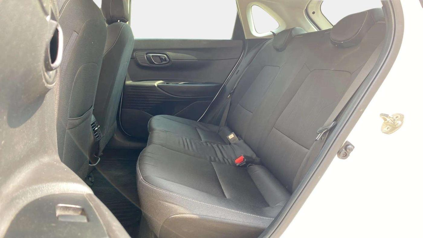 2021 Hyundai NEW I20 MAGNA 1.2 MT, Petrol, Manual, 33,601 km, Right Side Rear Door Cabin
