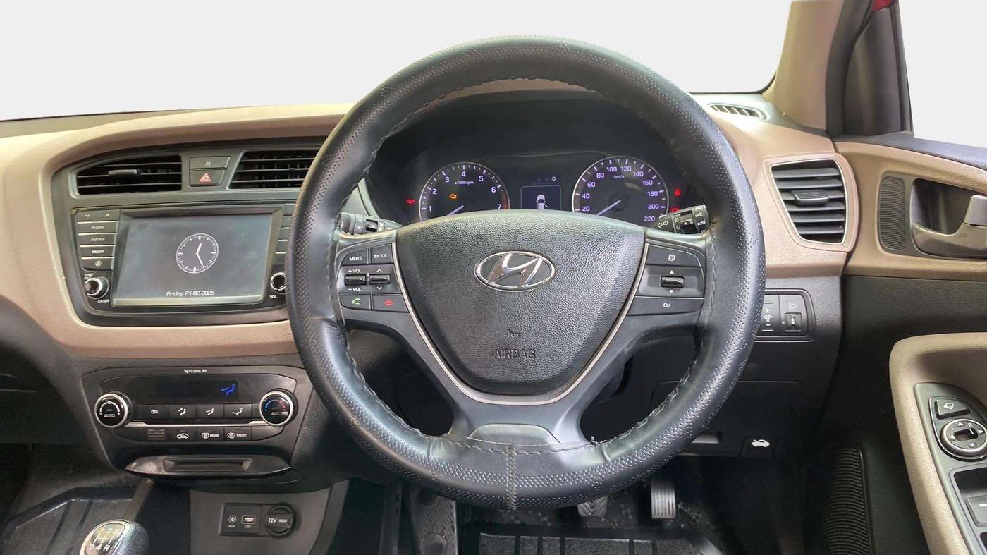 2016 Hyundai Elite i20 ASTA 1.2 (O), Petrol, Manual, 38,946 km, Steering Wheel Close Up