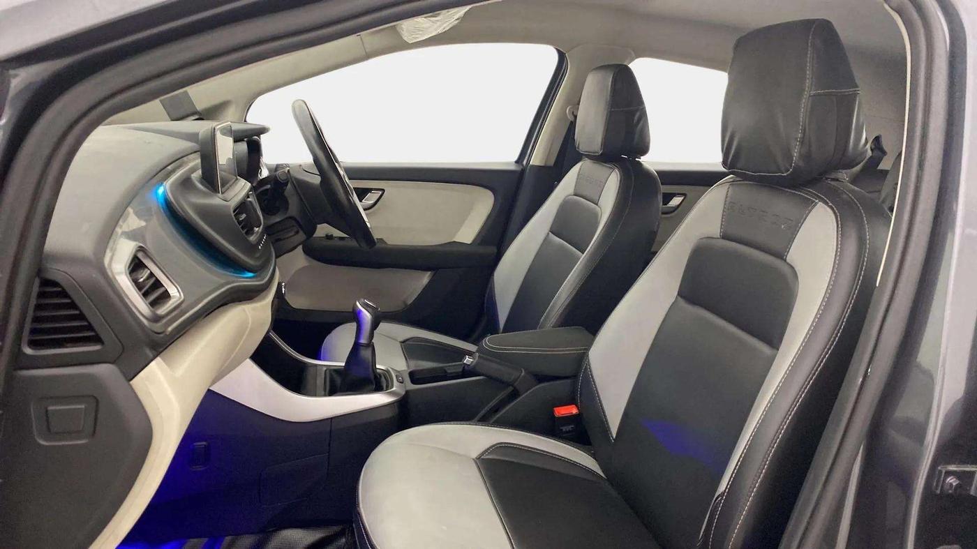 2021 Tata ALTROZ XZ DIESEL, Diesel, Manual, 45,218 km, Right Side Front Door Cabin