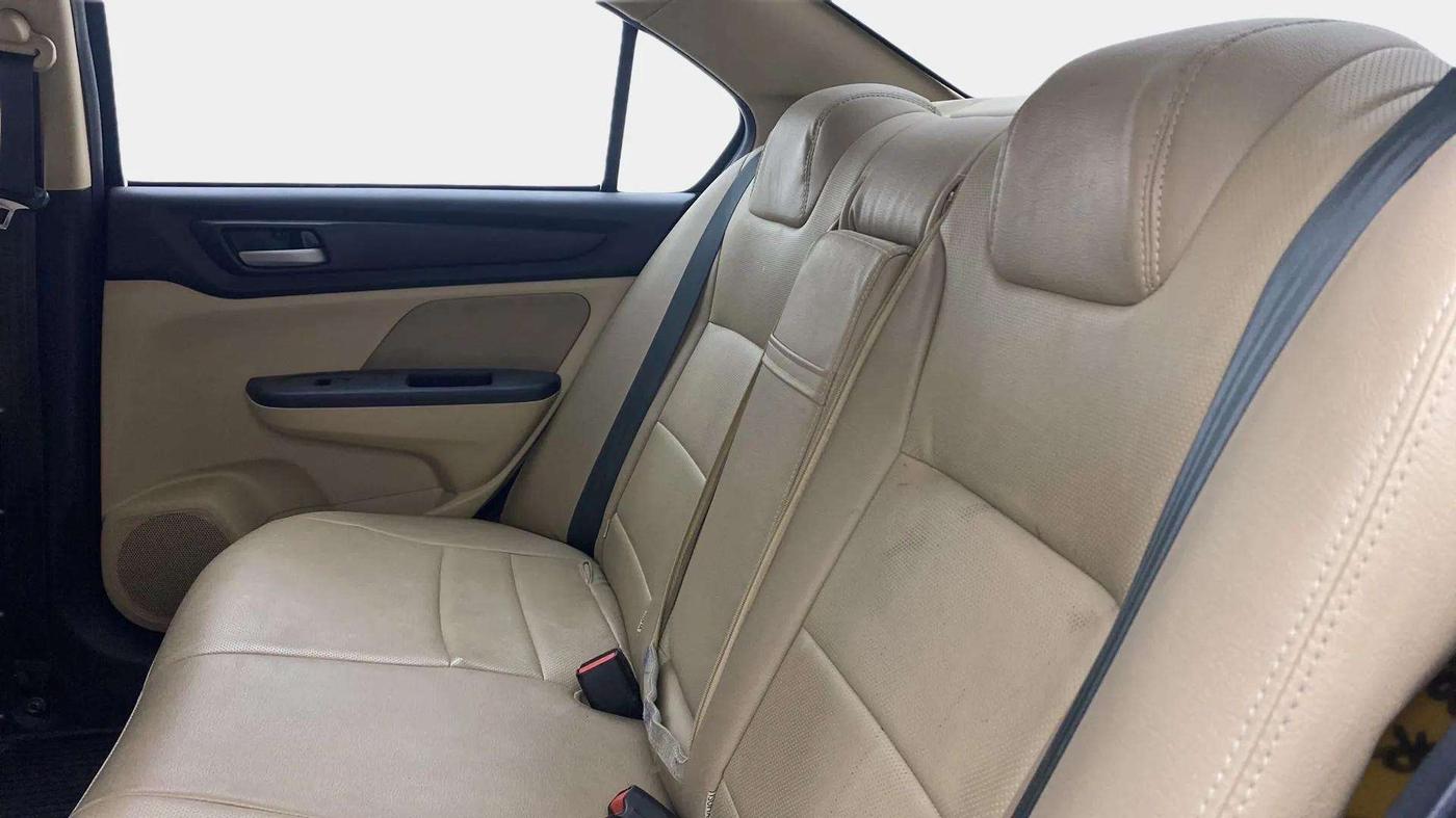 2022 Honda Amaze 1.5L I-DTEC VX CVT, Diesel, Automatic, 31,504 km, Right Side Rear Door Cabin