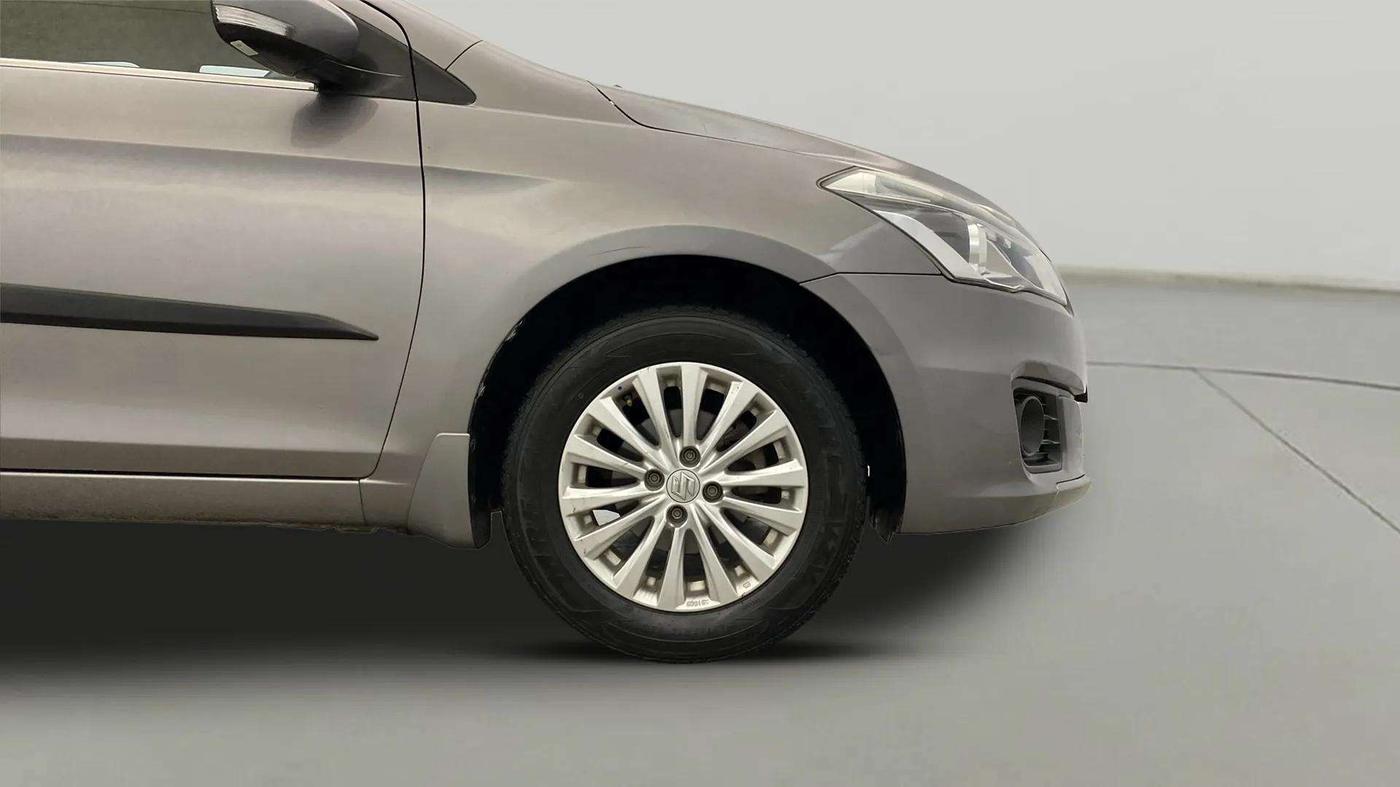 2017 Maruti Ciaz DELTA 1.4 MT PETROL, Petrol, Manual, 45,867 km, Right Front Wheel
