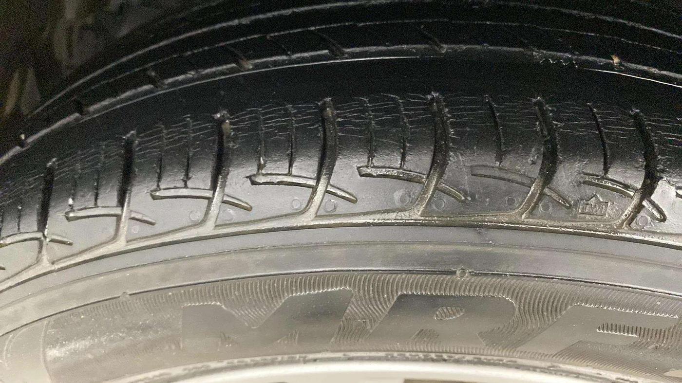 2017 Maruti Ciaz DELTA 1.4 MT PETROL, Petrol, Manual, 45,867 km, Left Rear Tyre Tread
