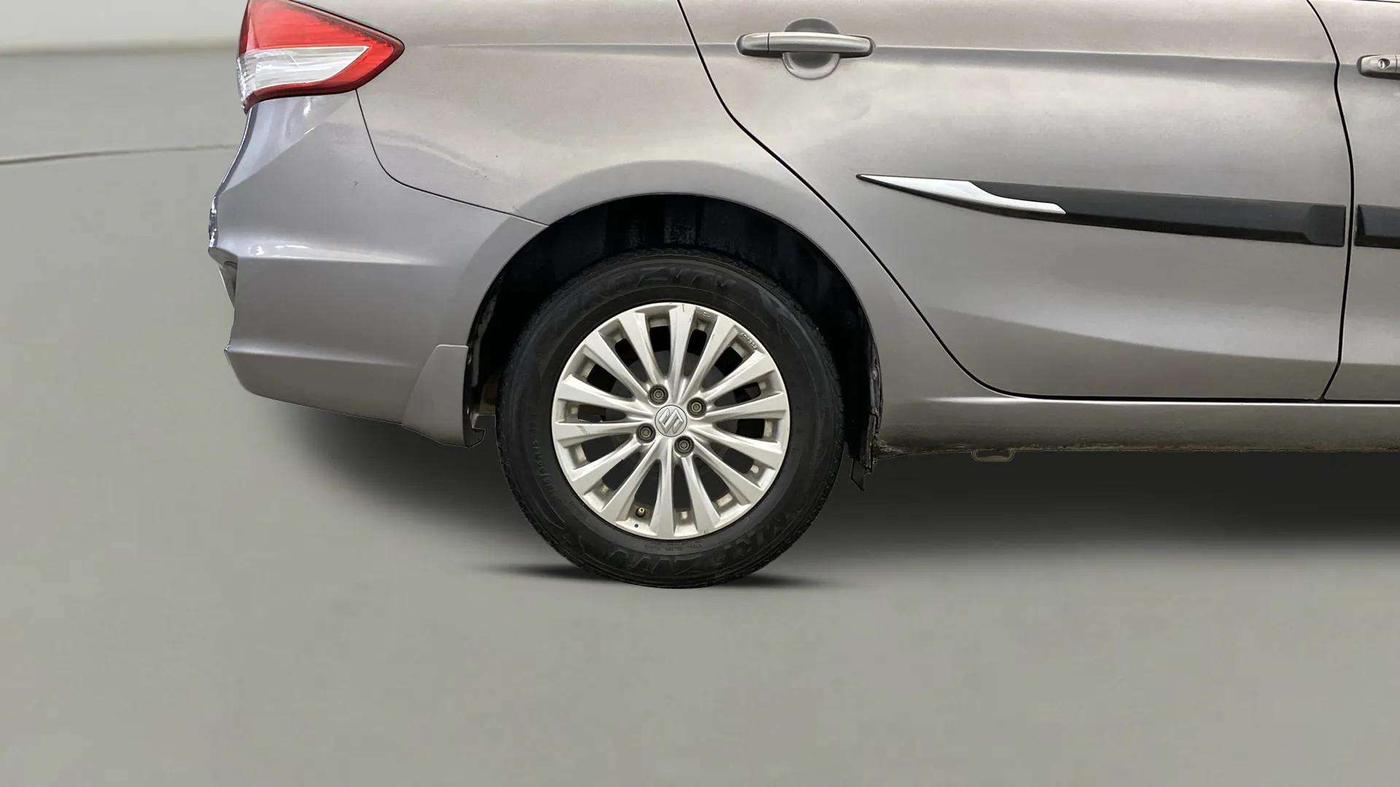 2017 Maruti Ciaz DELTA 1.4 MT PETROL, Petrol, Manual, 45,867 km, Right Rear Wheel
