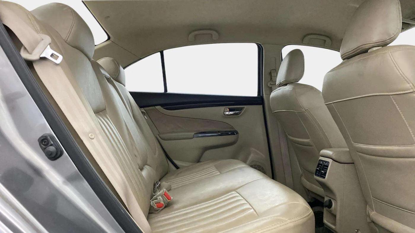 2017 Maruti Ciaz DELTA 1.4 MT PETROL, Petrol, Manual, 45,867 km, Right Side Rear Door Cabin
