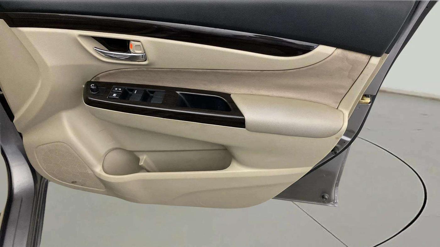 2017 Maruti Ciaz DELTA 1.4 MT PETROL, Petrol, Manual, 45,867 km, Driver Side Door Panels Control