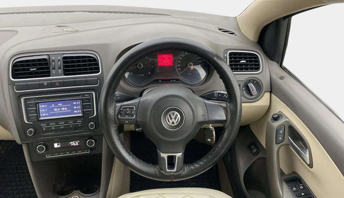 2014 Volkswagen Vento HIGHLINE 1.6 MPI, Petrol, Manual, 95,196 km, Steering Wheel Close Up