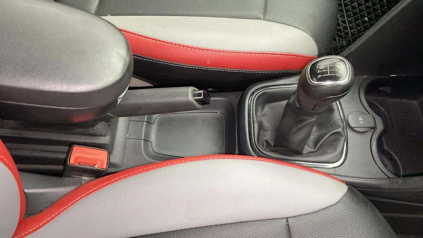 2021 Skoda Rapid ACTIVE 1.0 TSI, Petrol, Manual, 38,246 km, Gear Lever