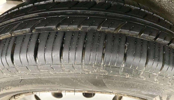 2018 Maruti Wagon R 1.0 LXI CNG, CNG, Manual, 51,278 km, Left Front Tyre Tread